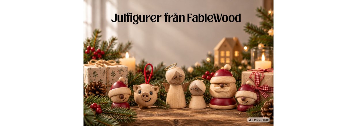 FableWood julfigurer i tr� samlade i en st�mningsfull skandinavisk julmilj�