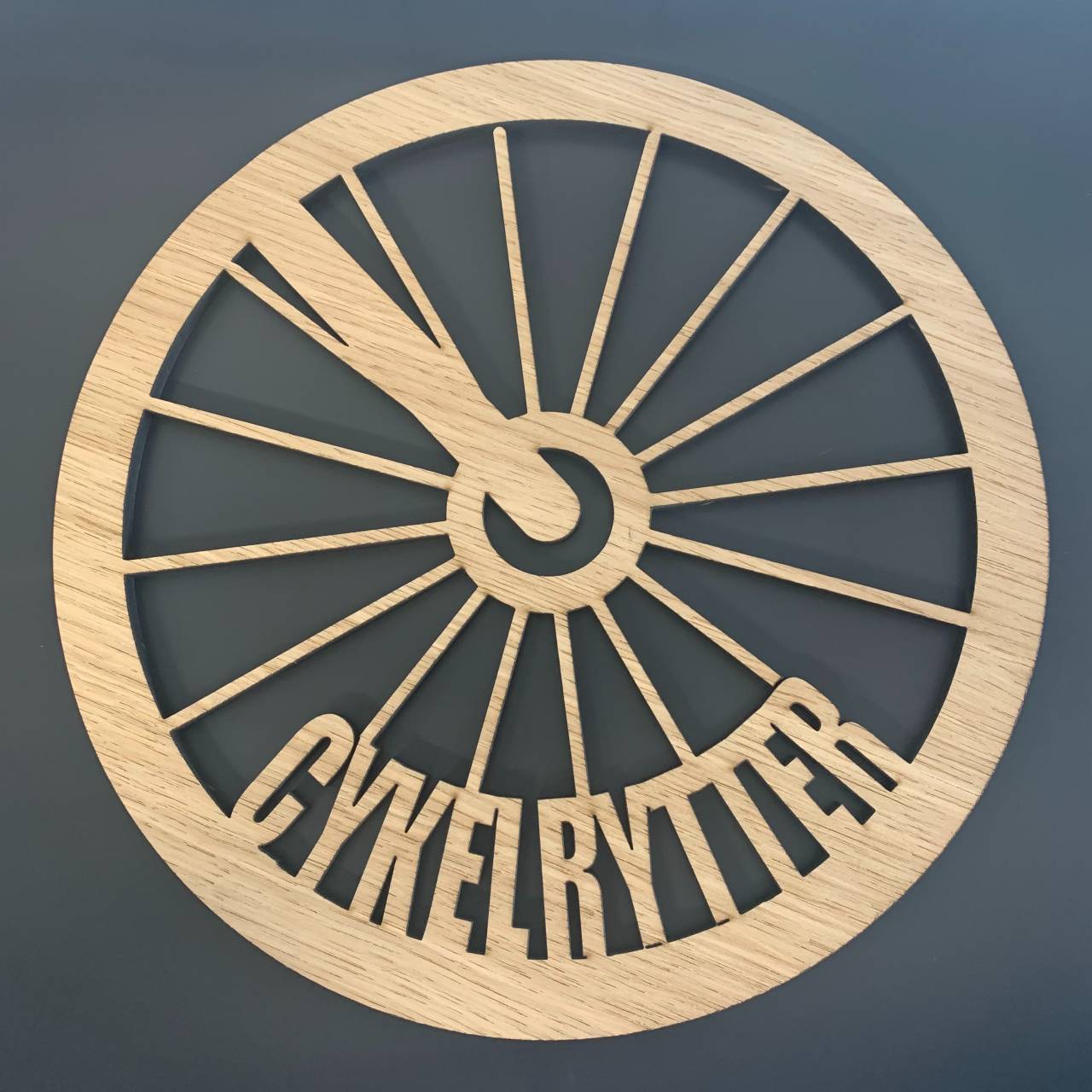 Træskilt - Cykelrytter