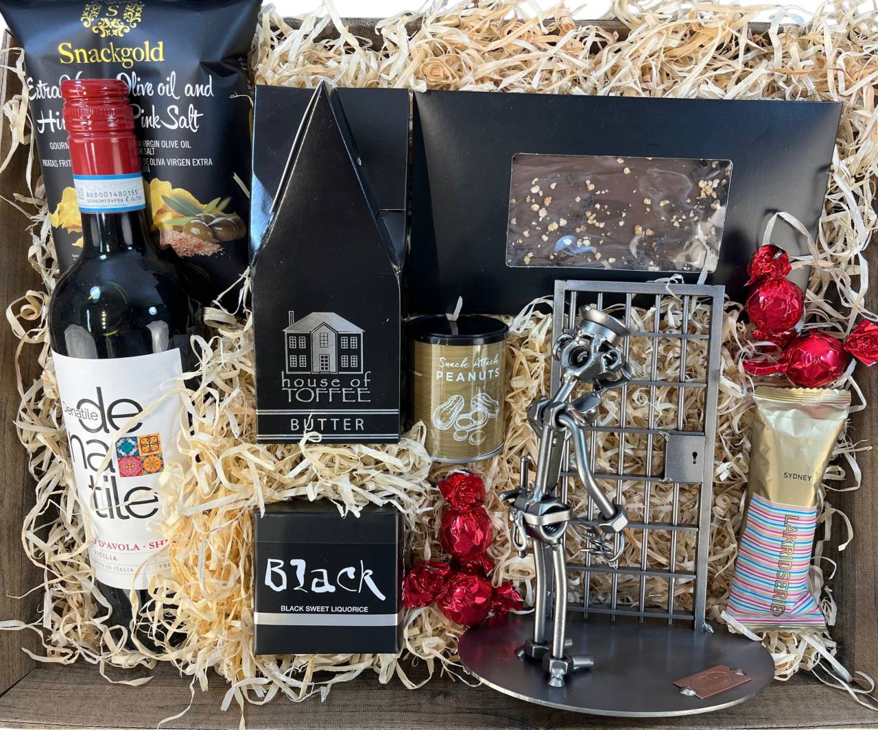 Gavekurv med metalfigur - Fængselsbetjent - Fængselsfunktionær - Vin og hygge