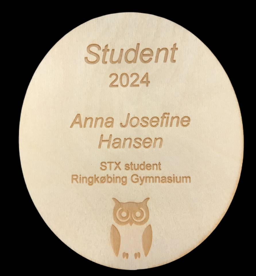Studenterhue - Metal studenterhue med gravering Metal studenterhue med graveringsplade med ugle