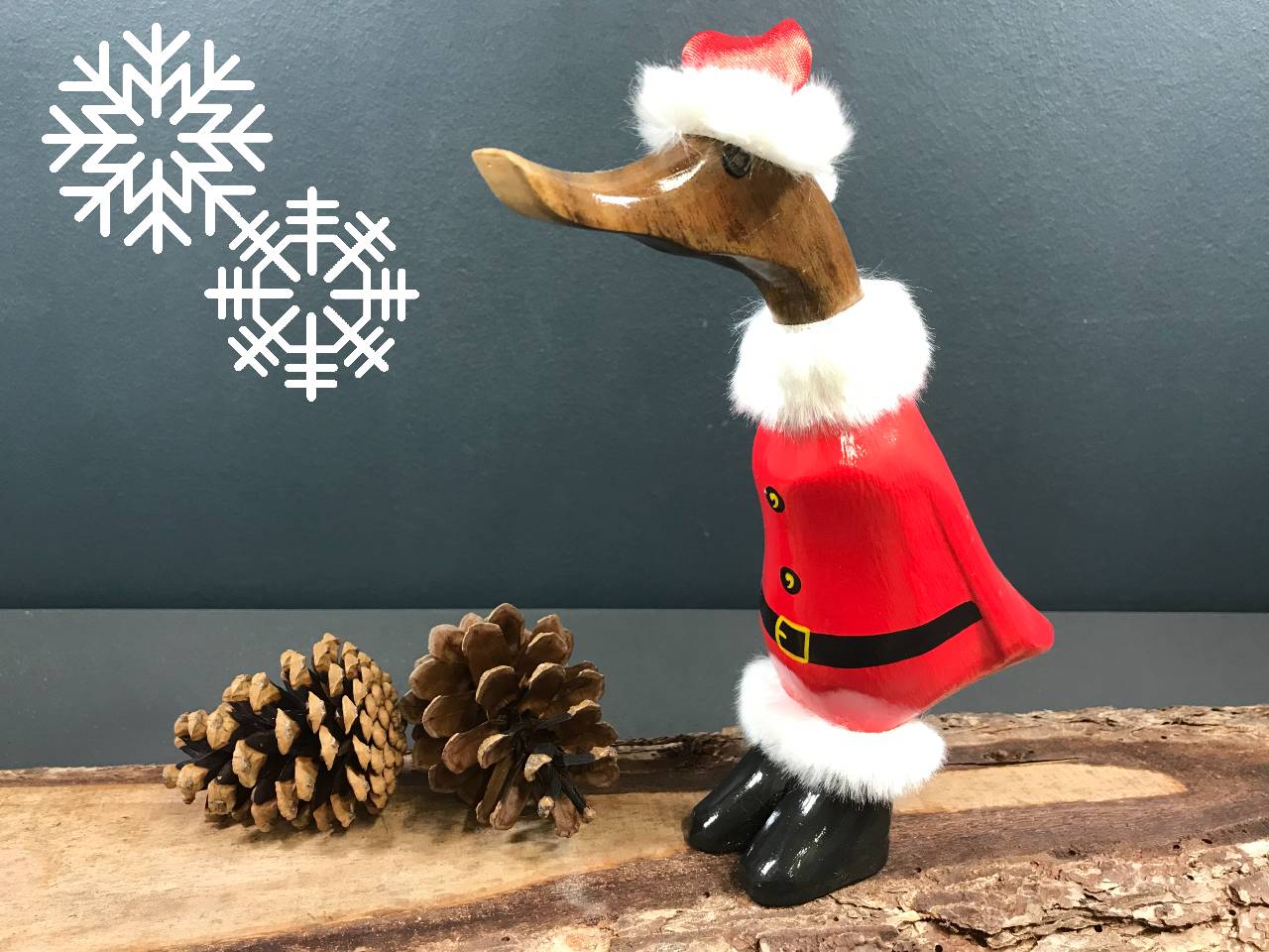 Juleand med sorte støvler - Højde 21 cm.