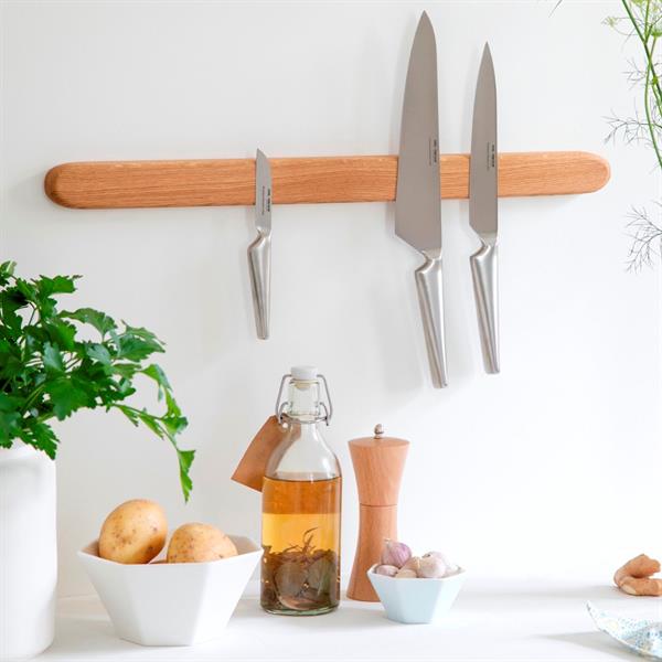 Knivmagnet i eg 59 cm.
