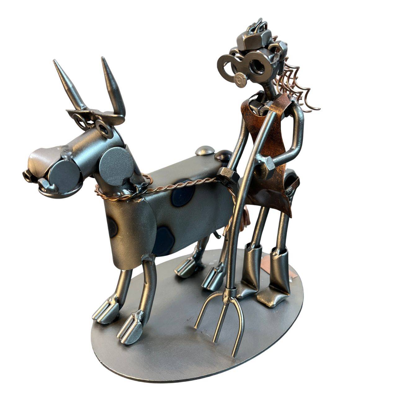Metalfigur - Svendegave til Metalfigur Kvindelig landmand med ko | Den perfekte gave til den kvindelige landmand