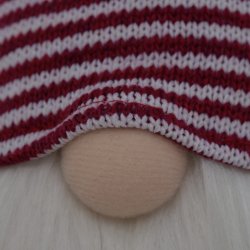 Nisse Kurt med rd hue med hvide striber