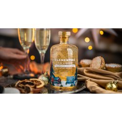 Klementin ginlikr med guldglimmer og lys I bunden af flasken 