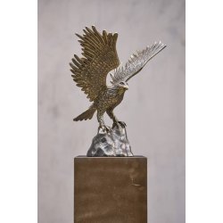 Figur � �rn p� klippe � H 43 cm