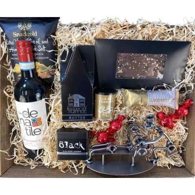 Gavekurv med metalfigur - Fitnessinstrukt�r - Mand - Vin og hygge