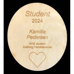 Gavekurv med metalfigur - Metal studenterhue med gravering - �l og hygge