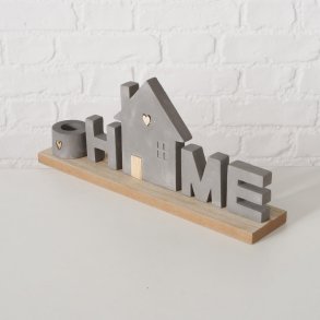 HOME - Figur med hus, stage og teksten HOME