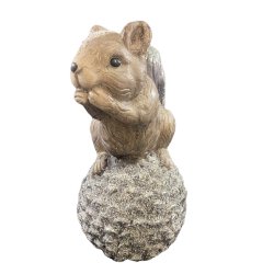 Figur - Egern p kogle - Hjde 36 cm.