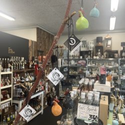 Nsgrnsgrden - Hngende Hne 4 cm - 6stk i mixede farver - pink, hvid, turkis, gul, orange, grn