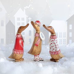 Dcuk juleand 18 cm - i rd sweater med slikstokke