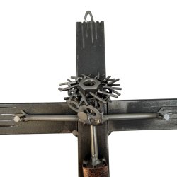 Detaljeret metalfigur med Jesus Kristus og tornekronen