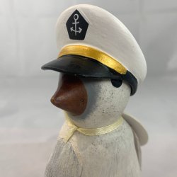 Dcuk - Malet kejserpingvin 14 cm - Med Kaptajn Hat