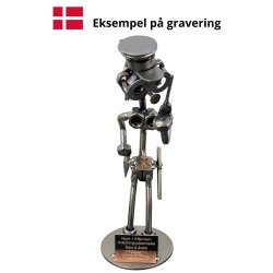 Gavekurv med metalfigur - Politibetjent - Kvinde - �l og hygge