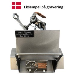 Gavekurv med metalfigur - Mekaniker - Kvinde - �l og hygge