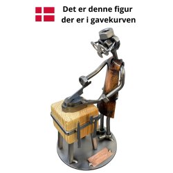 Gavekurv med metalfigur - Mandlig Butiksslagter - Vin og hygge
