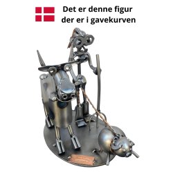 Gavekurv med metalfigur - Kvindelig landmand - L�kkerier