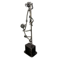 Metalfigur med symbolik � Hold�nden | Ingen n�r langt alene