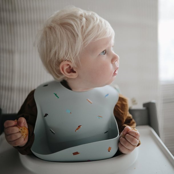 Mushie - Silikone Hagesmk Med Opsamler - Lysebl Med Retro Biler