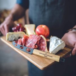 Ost- og vin s�t � Serveringsbr�t med kniv og flaske�bner