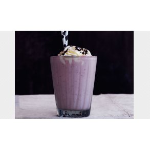 Opskrift: Jordbrmilkshake med lakridssirup.