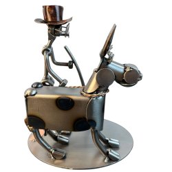 H�ndlavet metalfigur af landmand med ko &ndash; personlig gave til landmand
